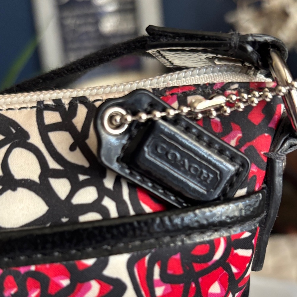 Coach Poppy Daisy Floral Graffiti Sateen Crossbody Bag - Picture 3 of 10